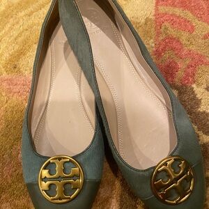 Tory Burch Green and Gold Flats with Signature Logo pony hair leather sz 9.5